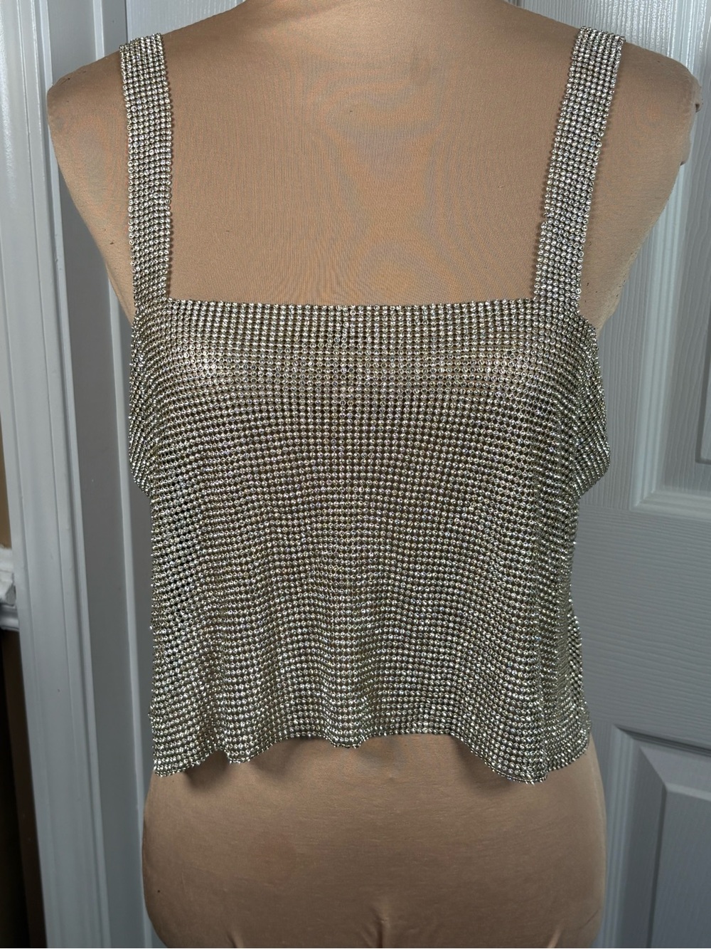 Superdown Mackenzie Crop Top in
Gold Size Medium A348 - Picture 4 of 14